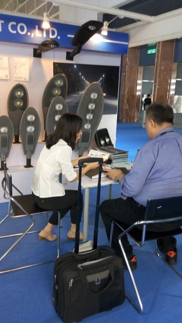 客戶對漢鼎綠能led燈具，購買意愿較高，希望展會結束后到工廠參觀