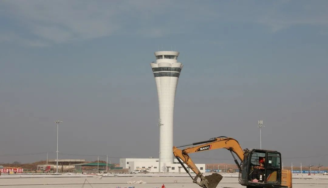 貨運(yùn)機(jī)場(chǎng)屋面及墻面選材方案，壽命可達(dá)50年以上！